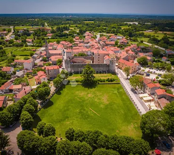 Ekskluzivna građevinska parcela u zelenoj oazi -Svetvinčenat 707 m² - cover