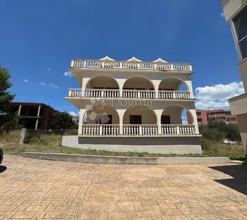Kuća Okrug Gornji - Okrug Gornji, Okrug