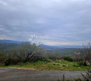 ZEMLJIŠTE ŠKRLJEVO S LIJEPIM POGLEDOM - cover