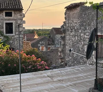 PRILIKA – centar Brtonigle, 84 m², mogućnost gradnje 2 kata - Brtonigla