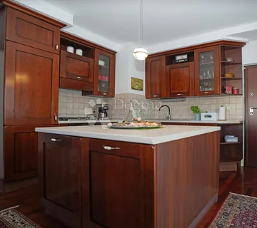 Prilika!!! Stan na atraktivnoj lokaciji - cover