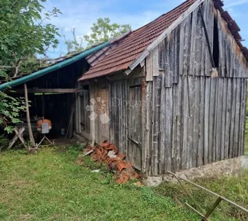 Planinska kuća s velikom okućnicom - cover