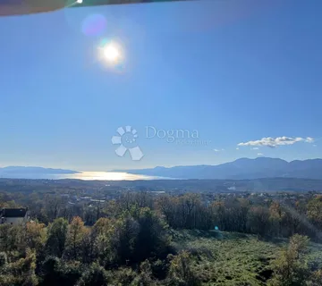 Samostojeća kuća s velikom okućnicom, pogled! - cover