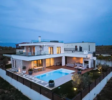 Luksuzna vila u Privlaci s pogledom na more i uređenim vrtom - cover