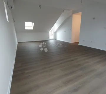 Novo renoviran prazan penthouse, 95 m² + terasa s pogledom na grad - cover