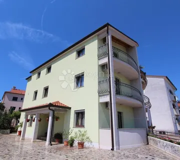 Kuća sa apartmanima - cover