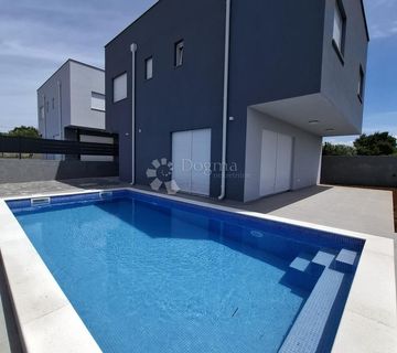Moderna vila sa bazenom - cover