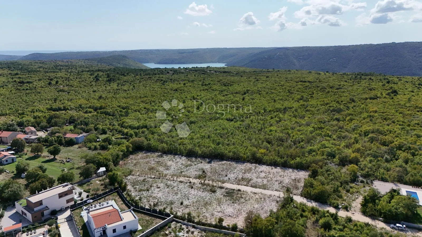 GRAĐEVINSKO ZEMLJIŠTE S DOZVOLOM U BLIZINI MORA! Labin, okolica - cover
