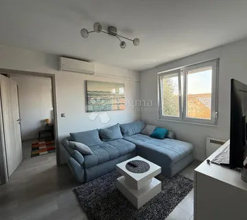 Svijetao, kompletno namješten stan s parkingom - cover