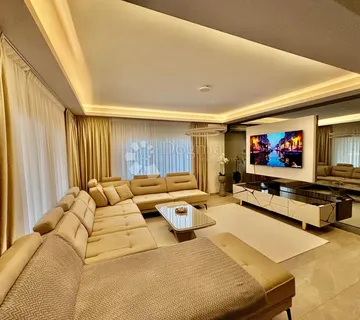 Luksuz u Jelenovcu – dizajn, vrt i garaža! - cover