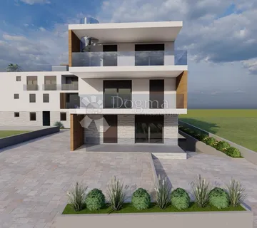 PRODAJE SE – DVOSOBAN STAN NA 1. KATU U VODICAMA, POGLED NA MORE - cover