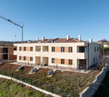 BARBAN,novogradnja na super lokaciji,stan sa pripadajućim vrtom