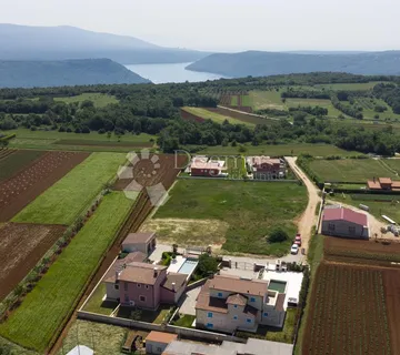 Zemljište Na Mirnoj Lokaciji - Barban