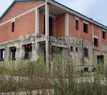 Kuća U Roh Bau Fazi/poslovno -Stambeno - Fažana