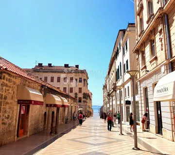 Jedinstvena starogradska rezidencija u srcu Splita  - cover