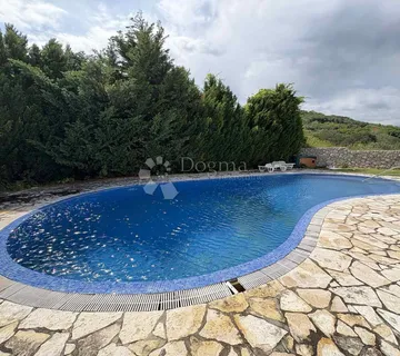 Baška, Apartman U Prizemlju