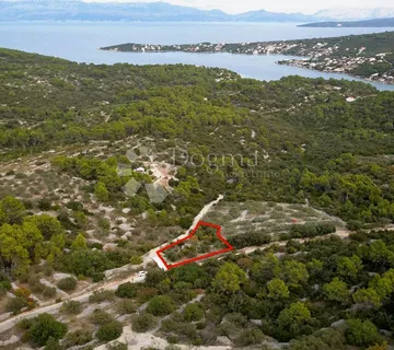 Poljoprivredno zemljište 1482 m2 - Grohote, Šolta