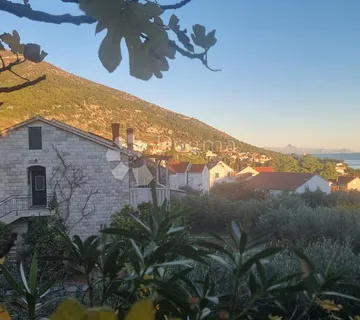 Prostrana kuća s apartmanima na atraktivnoj lokaciji - Bol