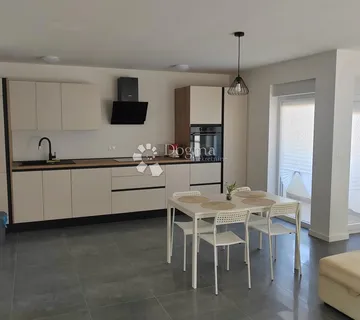 Biograd Na Moru - Stan S2 1. Kat Kompletno Namješten
