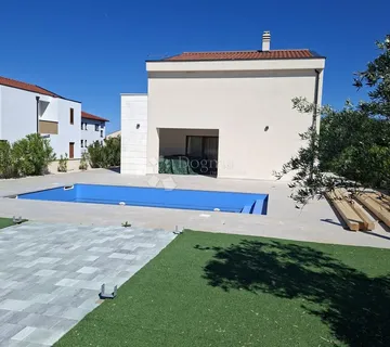 KVALITETNA NOVOGRADNJA U MURVICI: Moderna kuća s bazenom, 146 m² - Murvica, Poličnik