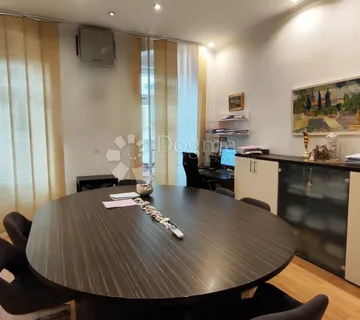 Uredski prostor u centru Rijeke - cover