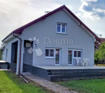 Uređena kuća s dvorištem u Dardi - Darda