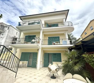 Mali HOTEL 2 red do mora Crikvenica - cover