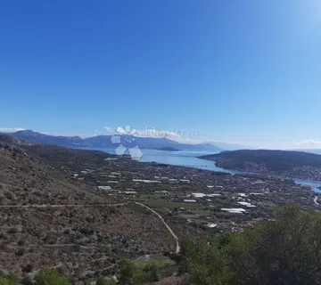 Poljoprivredno zemljište s pogledom na more i 75 maslina! Seget Gornji - Seget Gornji, Seget