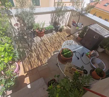 U STAROJ JEZGRI ŠIBENIKA – STAN 114 m2 S DVIJE TERASE I POGLEDOM - Grebaštica, Šibenik