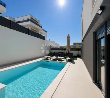 Povljana – Dvije luksuzne duplex kuće s bazenom, svaka zasebna jedinica na prodaju