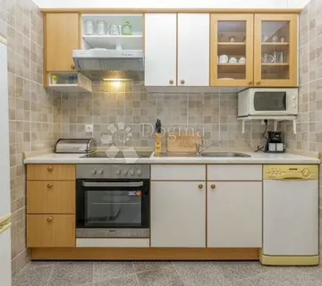 Senj-kuća u Centru izvrsna pozicija ,tri app - cover