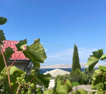 Senj, kuća s dva stana i okućnicom. - cover