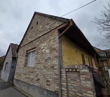 Kuća s gospodarskim zgradama – odlična lokacija - Beli Manastir