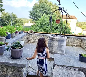 Kuća u centru Bala sa dvorištem - Bale
