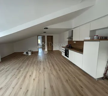 Stančić okružen prirodom - cover