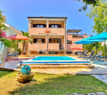 Mir i More na Korak: Kuća s Privatnim Bazenom-Premantura - cover