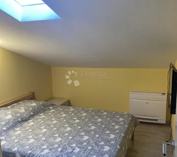 Kuća prvi red do mora, 3 stambene jedinice + studio apartman - cover