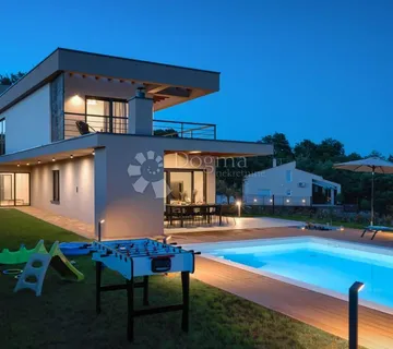 Luksuz i Priroda Spojeni na 272 m2 Savršenstva - cover