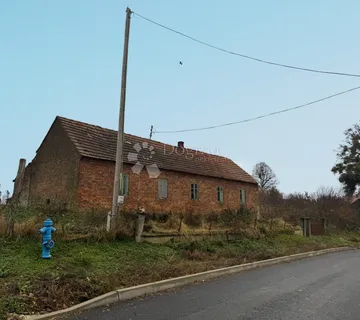 Velika parcela sa starom kućom – prilika u Starčevljanima - cover