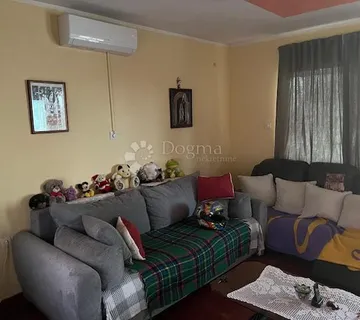 Kuća ,Šmrika - cover