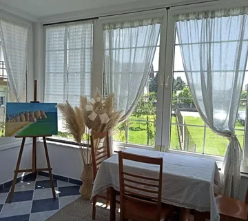 Harmonija sofisticiranog dizajna i svjetlosti - samostojeća kuća s prostranom okućnicom - cover