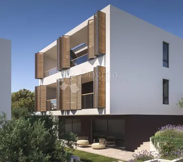 Luksuzan penthouse s privatnom krovnom terasom i pogledom na more – Vodice - cover