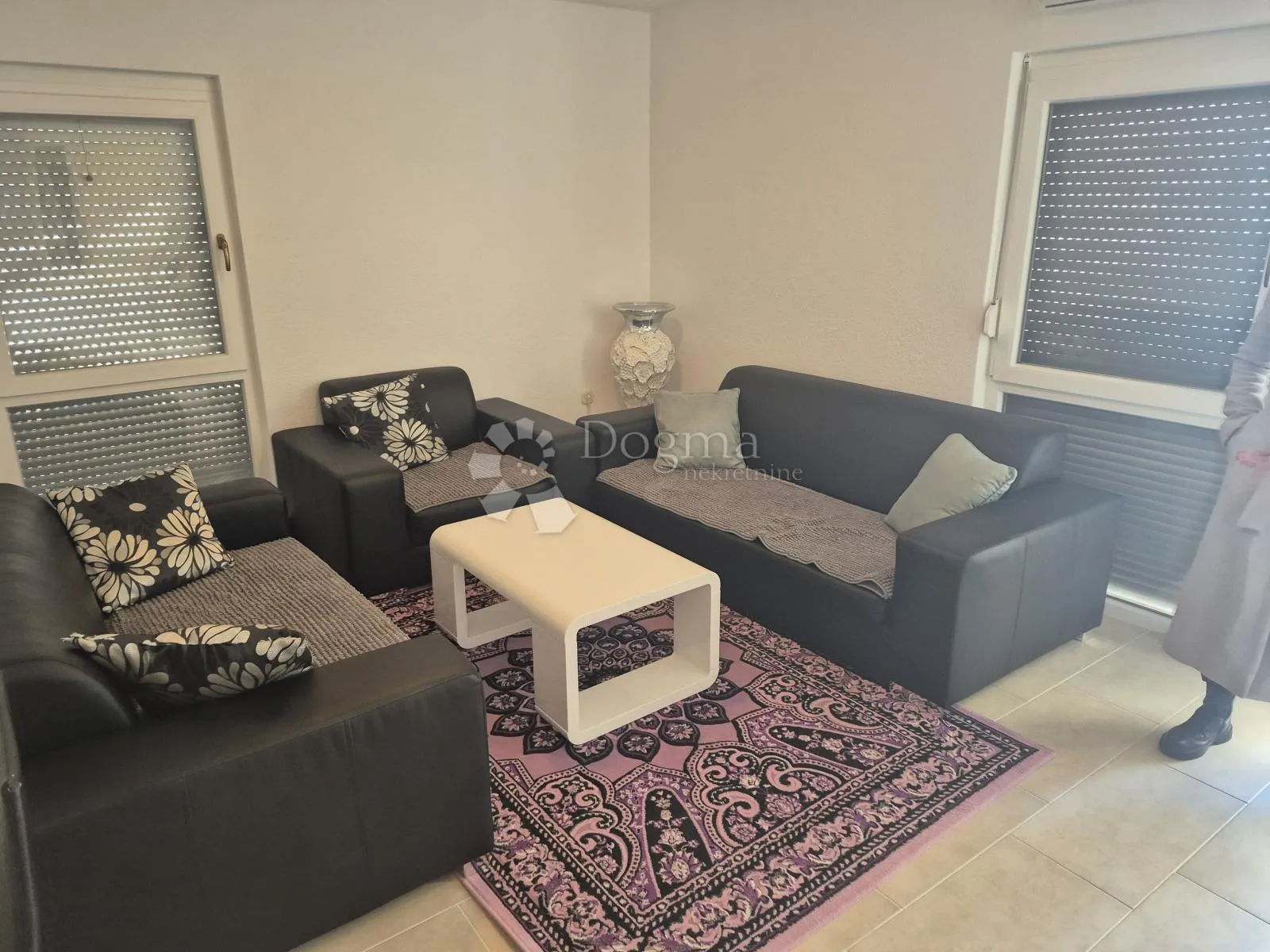 Moderan apartman drugi red do mora - cover