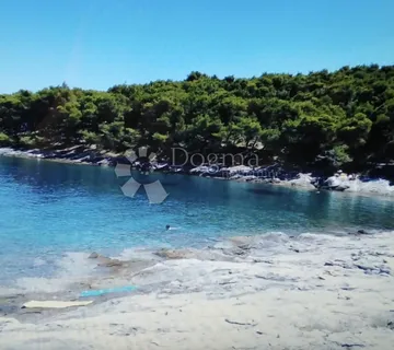 Otok Brač, Splitska, zemljište 500 m2, 100 m od mora - cover