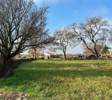 VODNJAN – dobra parcela kvadratnog oblika, prilika!  - cover