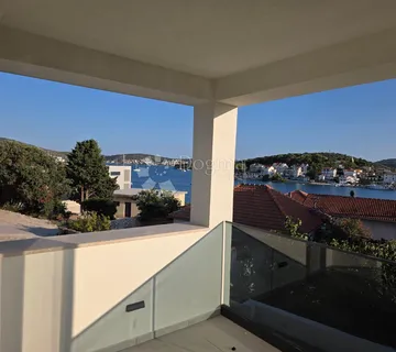 ROGOZNICA- PRIZEMLJE U NOVOGRADNJI 70M OD MORA - cover