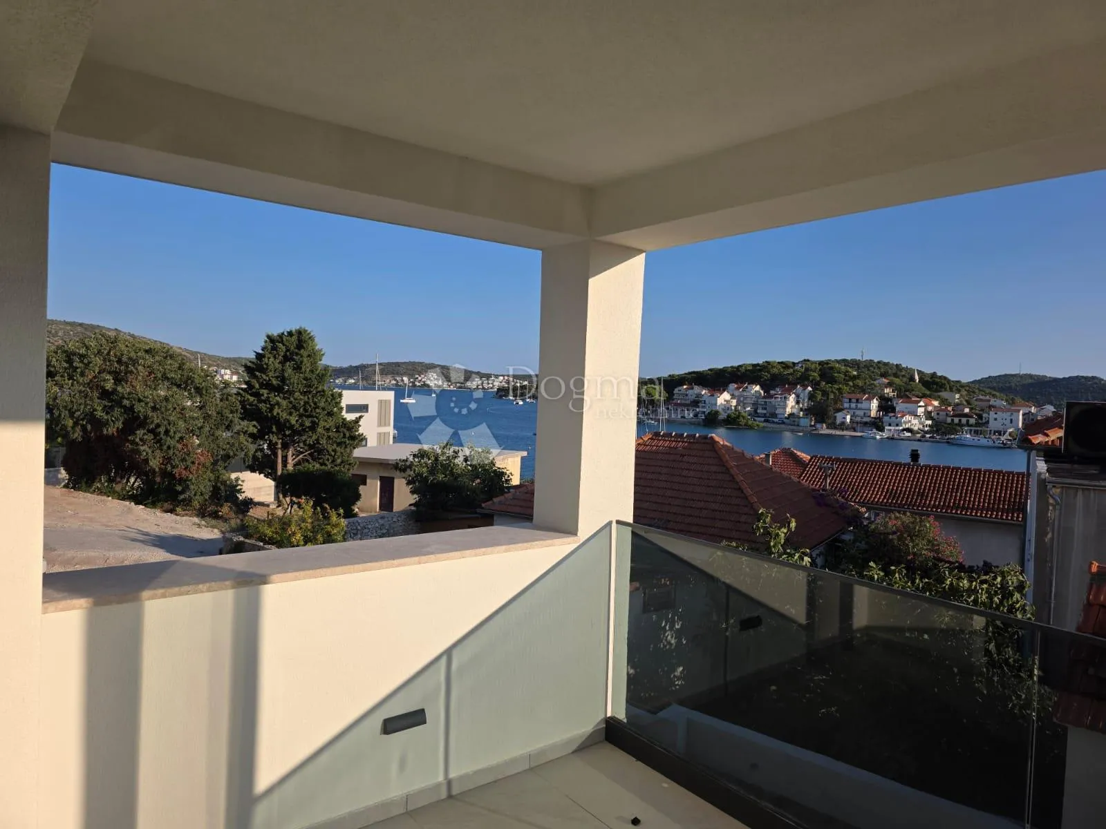 ROGOZNICA- PRIZEMLJE U NOVOGRADNJI 70M OD MORA - cover