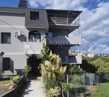 Kuća s 4 stana na izvrsnoj lokaciji, Sveti Ivan Zelina! - cover