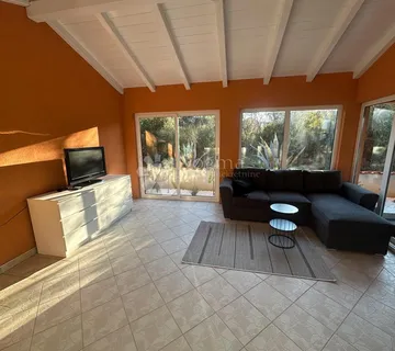 JADRIJA – STAN U DVOJNOJ KUĆI, SAMO 70 M OD PLAŽE! - cover