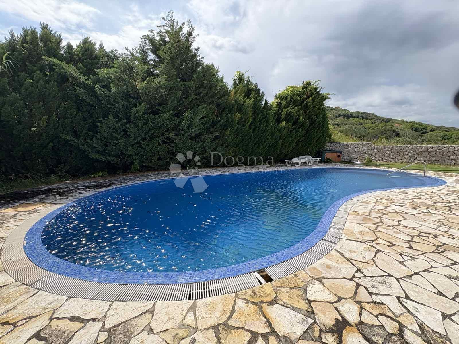 BAŠKA, APARTMAN U PRIZEMLJU - cover